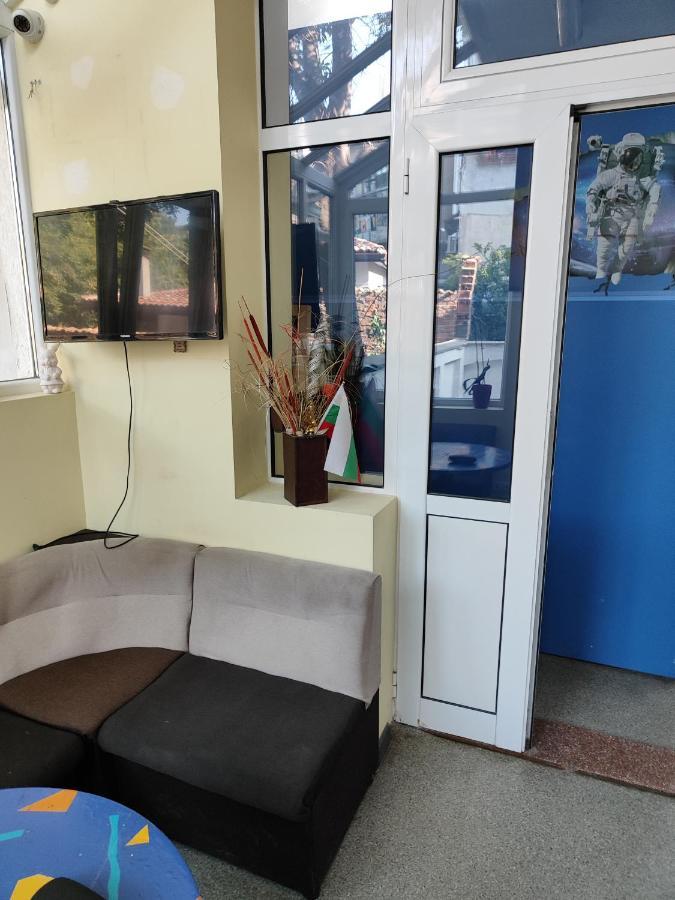 Лидер Хаус Хостел Varna Exterior foto